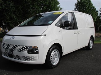 2022 Hyundai Staria - Thumbnail