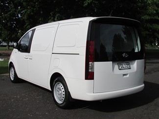 2022 Hyundai Staria - Thumbnail