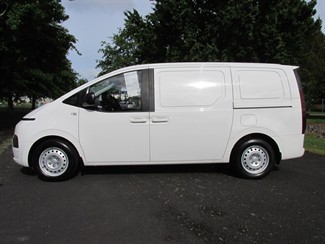 2022 Hyundai Staria - Thumbnail