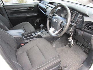 2022 Toyota Hilux - Thumbnail