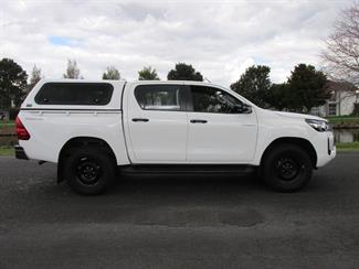 2022 Toyota Hilux - Thumbnail
