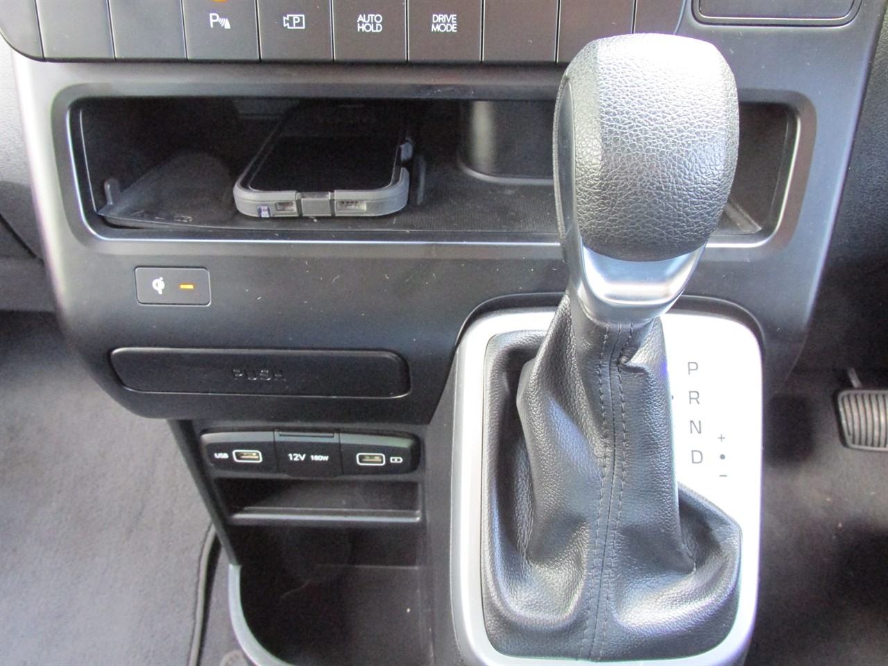 2022 Hyundai Staria
