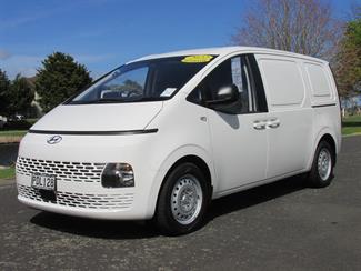 2022 Hyundai Staria - Thumbnail