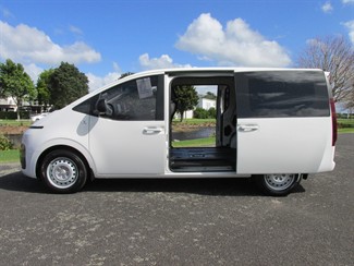 2022 Hyundai Staria - Thumbnail