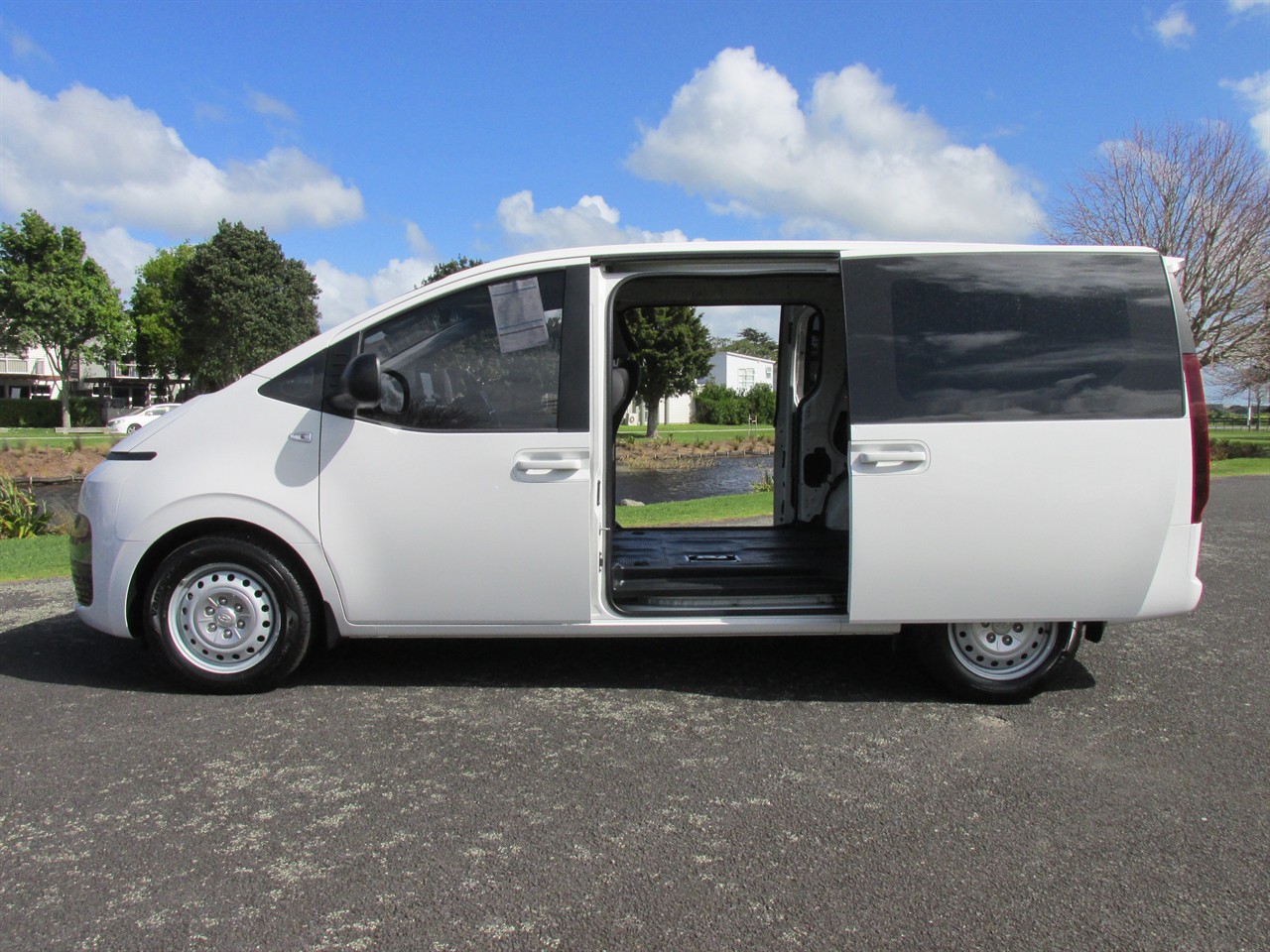 2022 Hyundai Staria