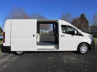 2021 Toyota Hiace - Thumbnail