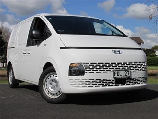2022 Hyundai Staria - Thumbnail