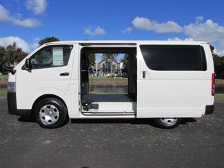 2022 Toyota Hiace - Thumbnail