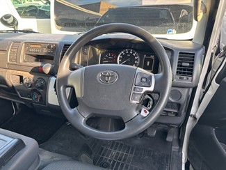 2022 Toyota Hiace - Thumbnail