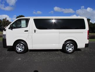 2022 Toyota Hiace - Thumbnail