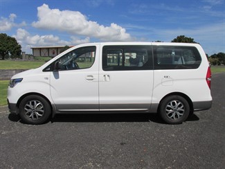 2021 Hyundai iMax - Thumbnail