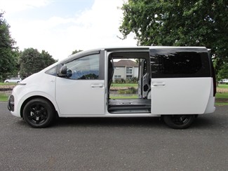 2022 Hyundai Staria - Thumbnail