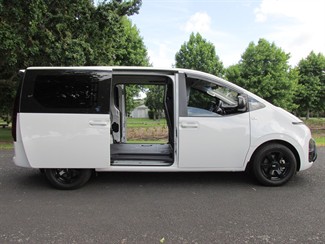 2022 Hyundai Staria - Thumbnail