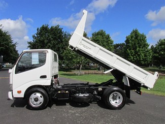 2017 Hino Dutro - Thumbnail