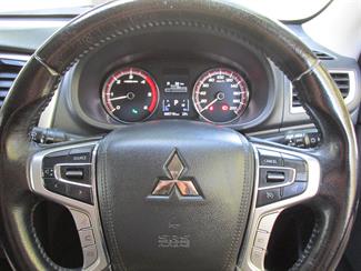 2022 Mitsubishi Triton - Thumbnail