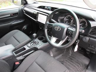 2022 Toyota Hilux - Thumbnail