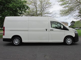 2021 Toyota Hiace - Thumbnail