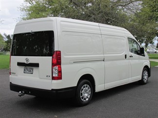 2021 Toyota Hiace - Thumbnail