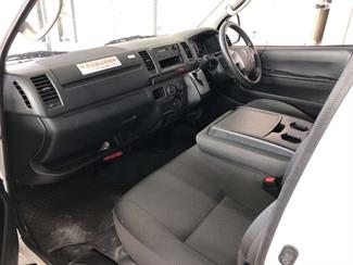 2021 Toyota Hiace - Thumbnail