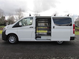 2022 Toyota Hiace - Thumbnail