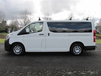 2022 Toyota Hiace - Thumbnail