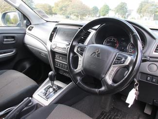 2021 Mitsubishi Triton - Thumbnail