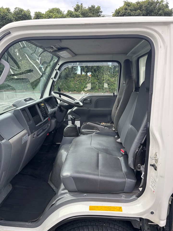 2020 Isuzu Elf