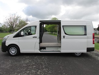 2021 Toyota Hiace - Thumbnail