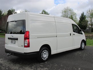 2021 Toyota Hiace - Thumbnail