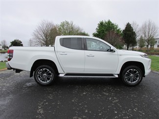 2021 Mitsubishi Triton - Thumbnail