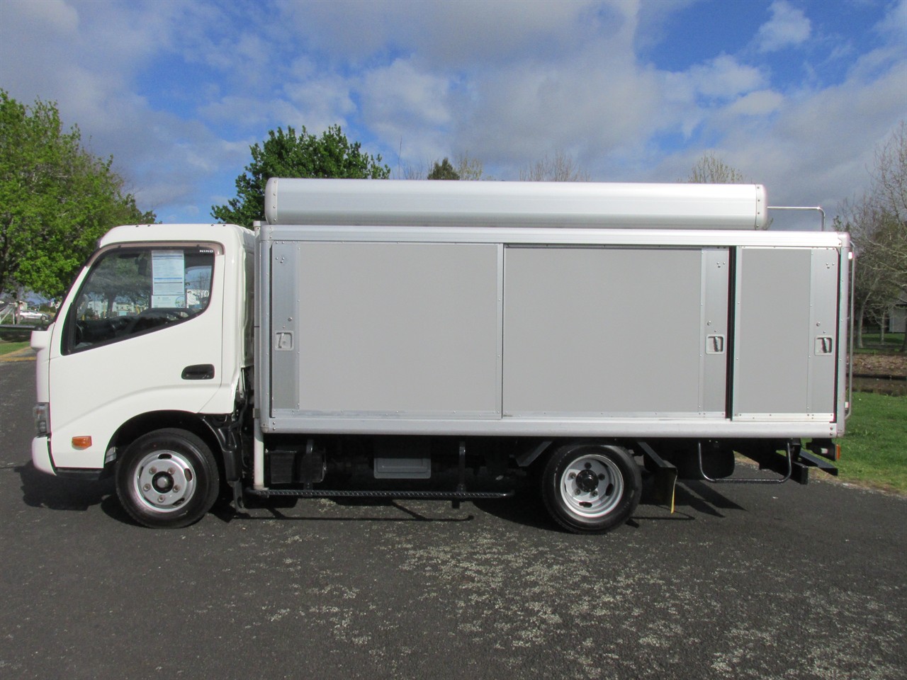 2017 Hino Dutro