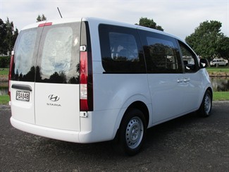 2022 Hyundai Staria - Thumbnail