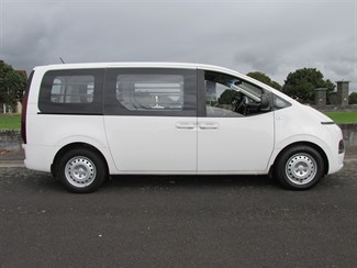 2022 Hyundai Staria - Thumbnail