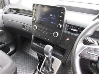 2022 Hyundai Staria - Thumbnail