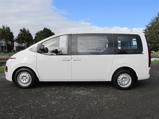 2022 Hyundai Staria - Thumbnail