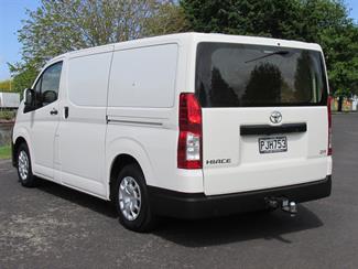 2022 Toyota Hiace - Thumbnail