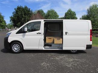 2022 Toyota Hiace - Thumbnail