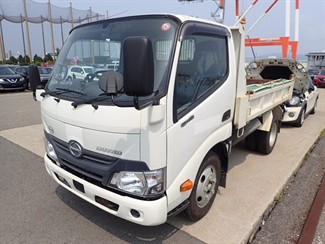 2017 Hino Dutro - Thumbnail