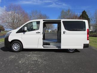 2021 Toyota Hiace - Thumbnail