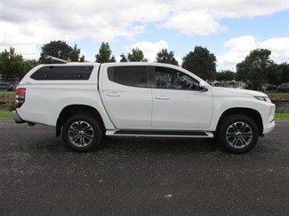 2022 Mitsubishi Triton - Thumbnail