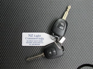 2020 Toyota Hiace - Thumbnail